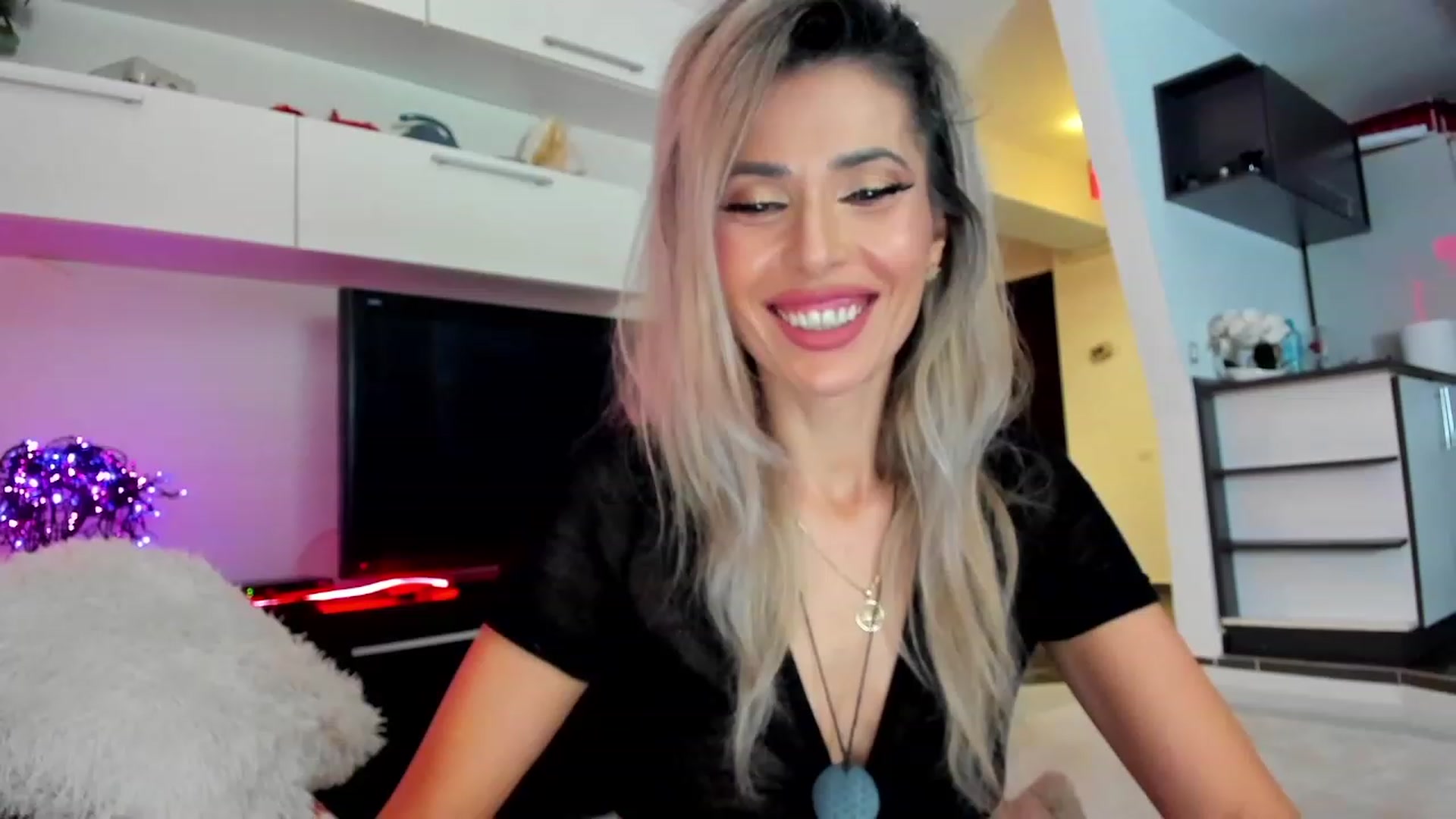 Gallery image thumbnail from SmileyTinaa's myfreecams stream on, 01/26/2024, 22:57 image 16 of 20