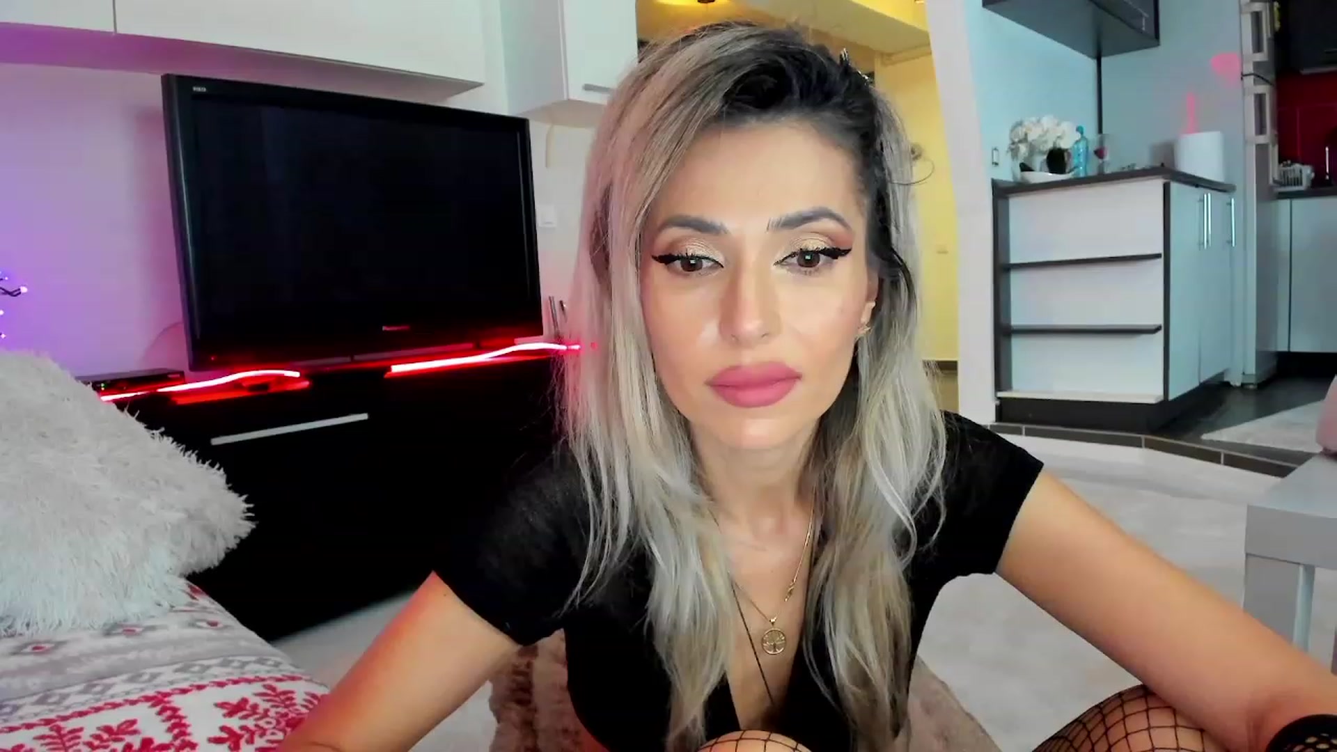 Gallery image thumbnail from SmileyTinaa's myfreecams stream on, 01/26/2024, 22:57 image 9 of 20