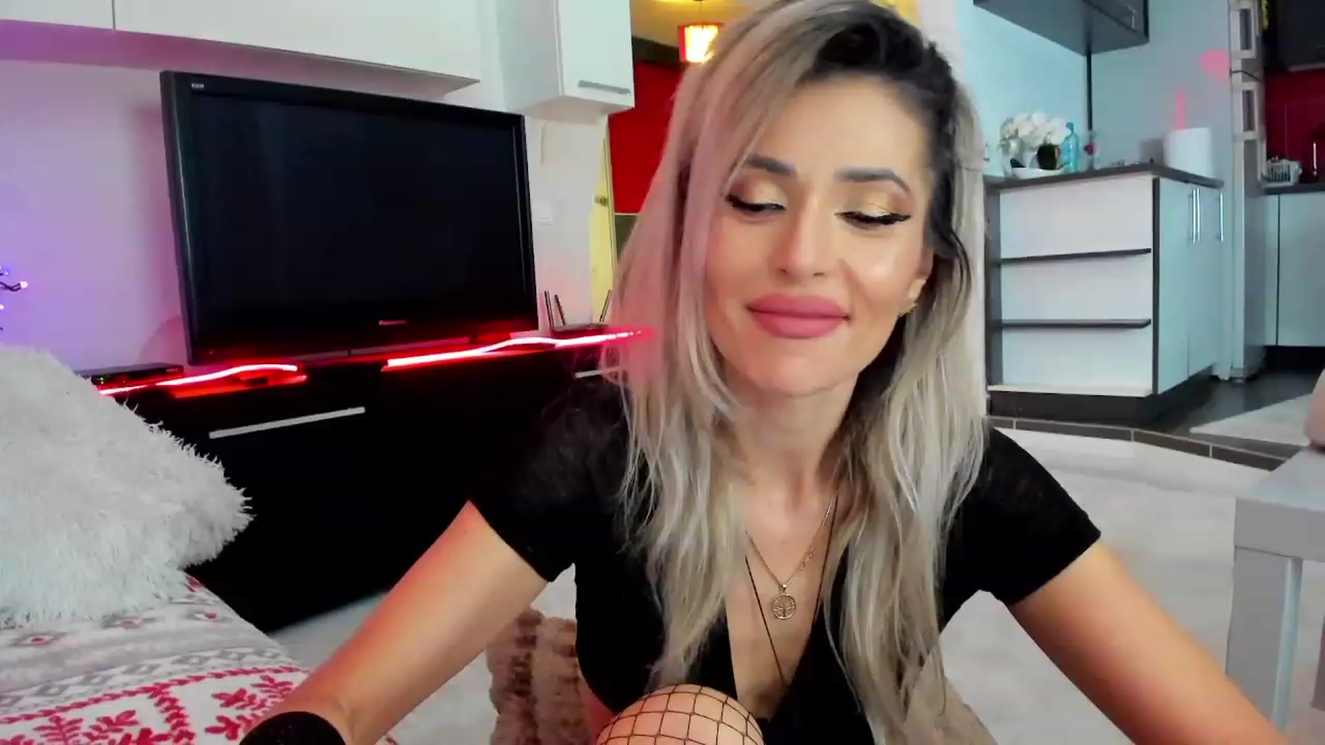 Gallery image thumbnail from SmileyTinaa's myfreecams stream on, 01/26/2024, 22:57 image 4 of 20