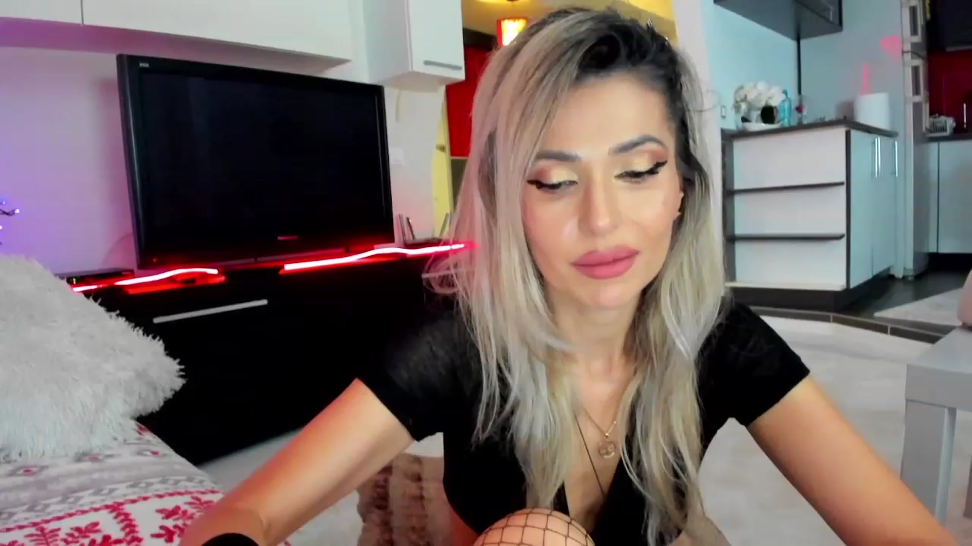 Gallery image thumbnail from SmileyTinaa's myfreecams stream on, 01/26/2024, 22:57 image 13 of 20