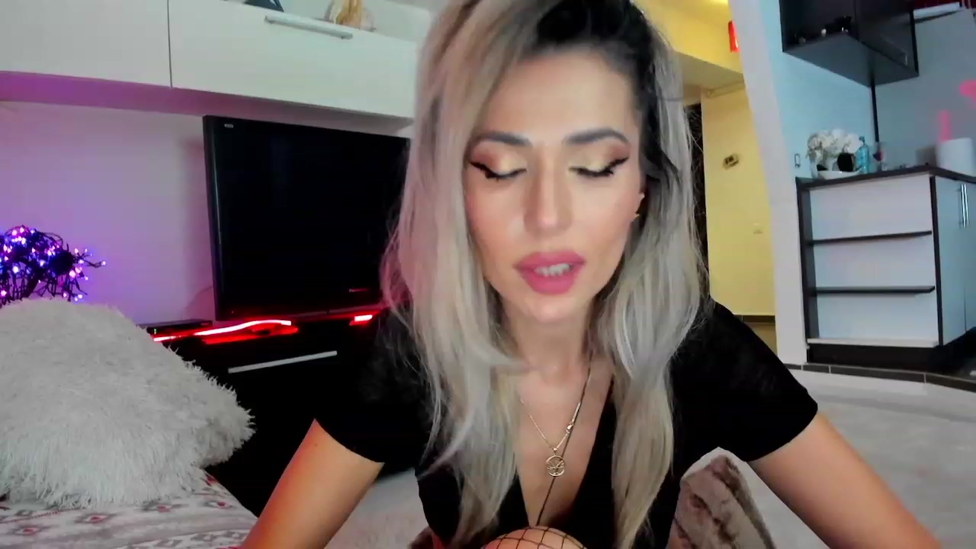 Gallery image thumbnail from SmileyTinaa's myfreecams stream on, 01/26/2024, 22:57 image 19 of 20