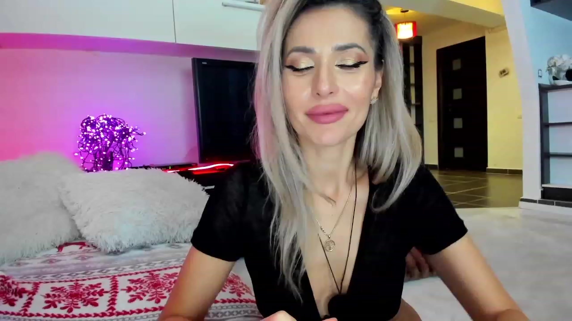 Gallery image thumbnail from SmileyTinaa's myfreecams stream on, 01/27/2024, 04:00 image 2 of 20