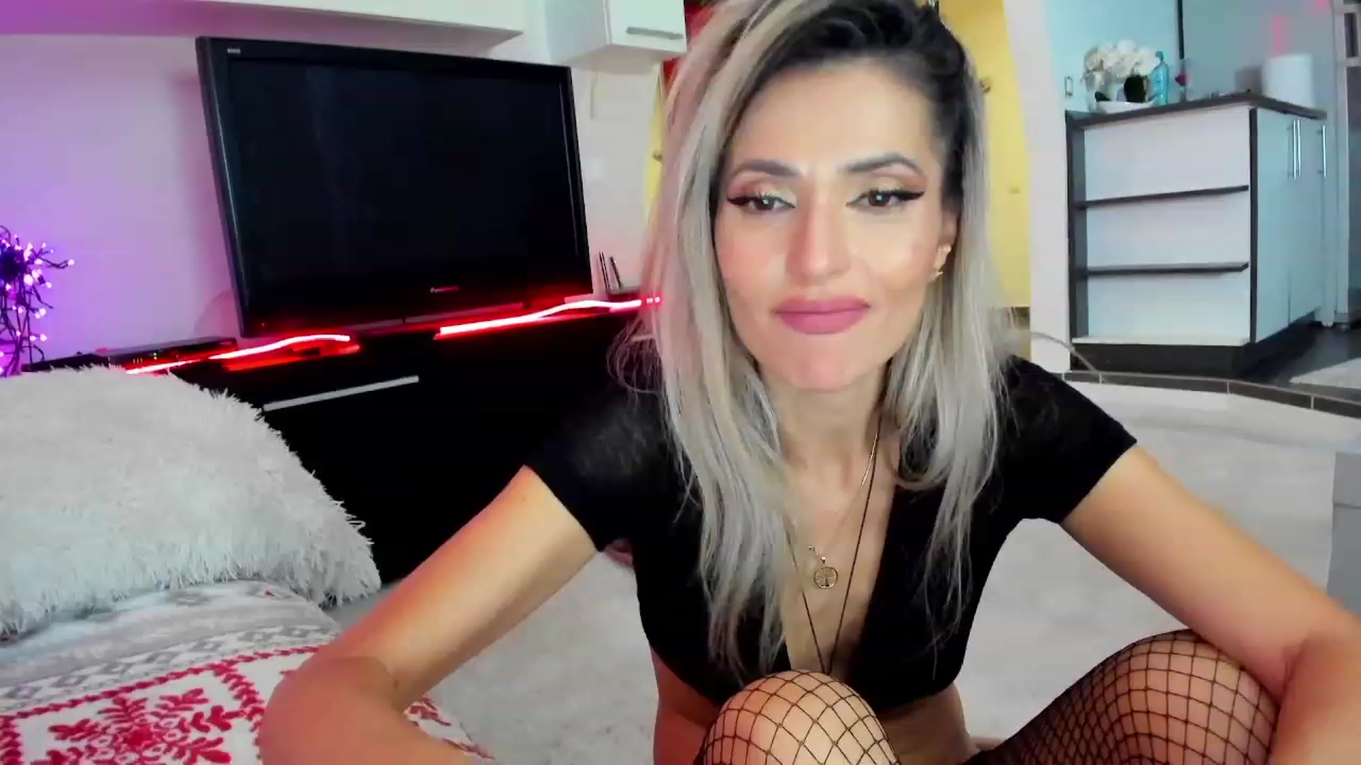 Gallery image thumbnail from SmileyTinaa's myfreecams stream on, 01/27/2024, 04:00 image 9 of 20