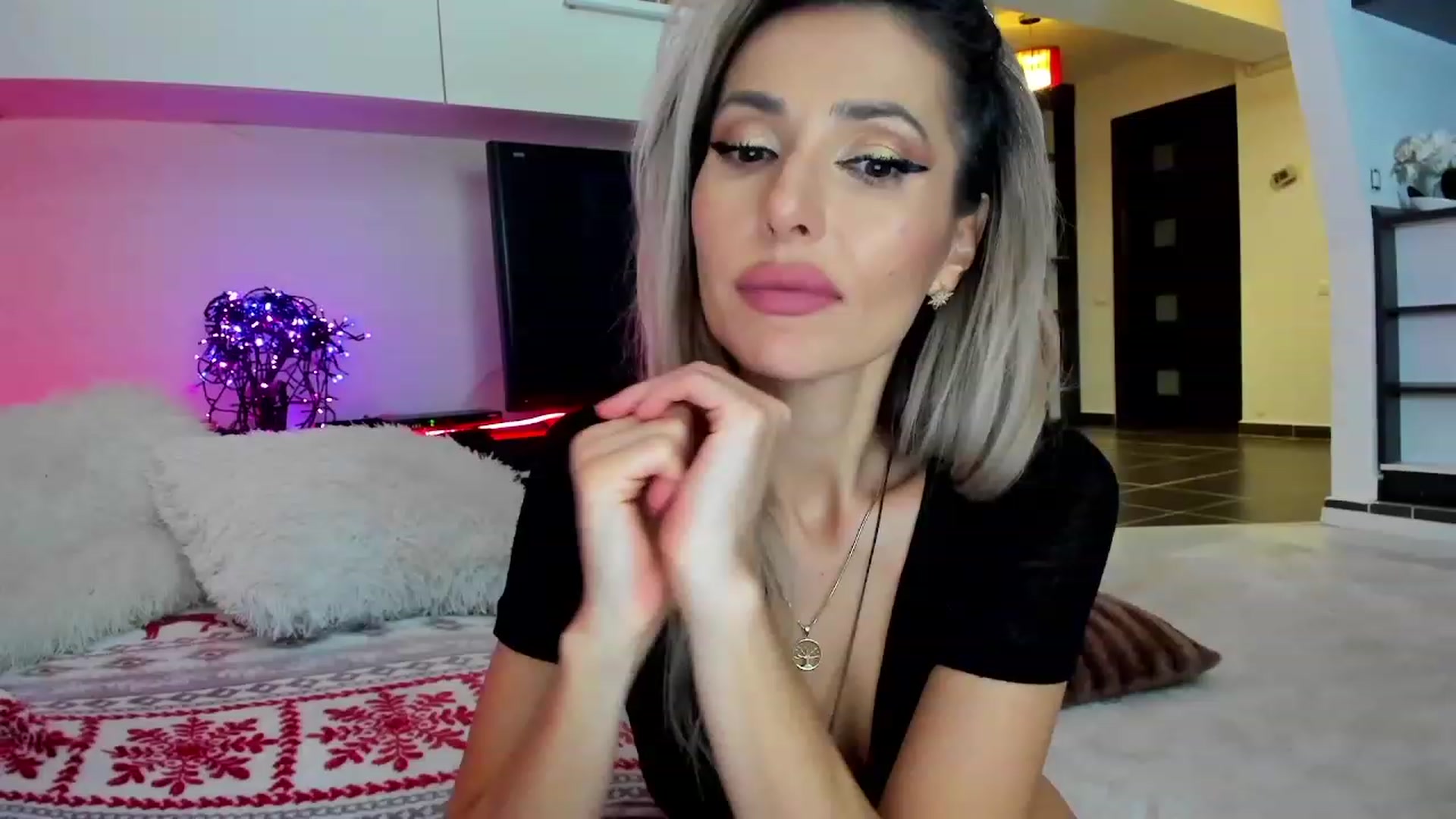 Gallery image thumbnail from SmileyTinaa's myfreecams stream on, 01/27/2024, 04:00 image 1 of 20