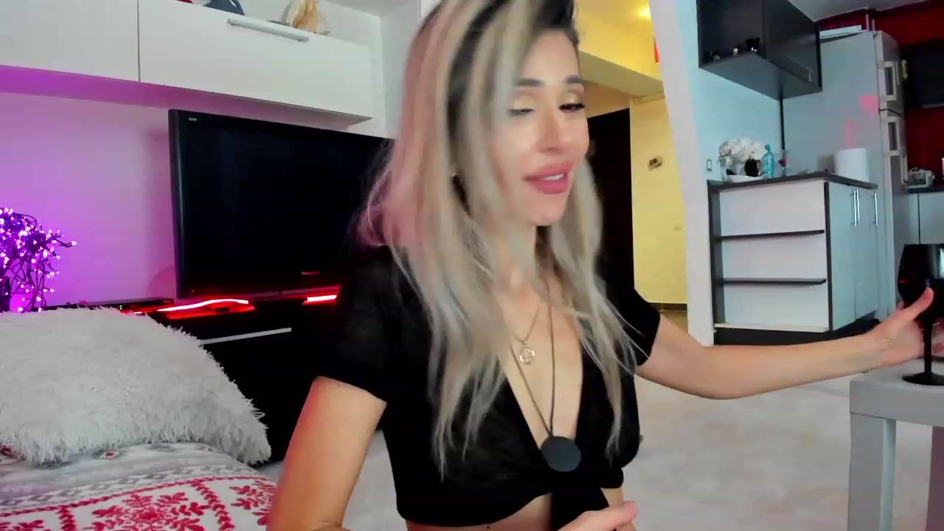Gallery image thumbnail from SmileyTinaa's myfreecams stream on, 01/27/2024, 04:00 image 12 of 20