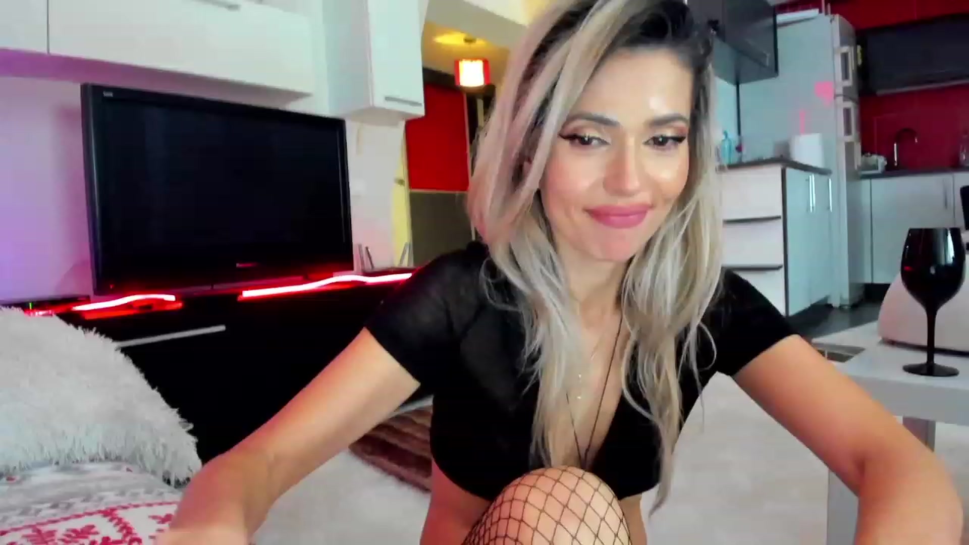 Gallery image thumbnail from SmileyTinaa's myfreecams stream on, 01/27/2024, 04:00 image 20 of 20