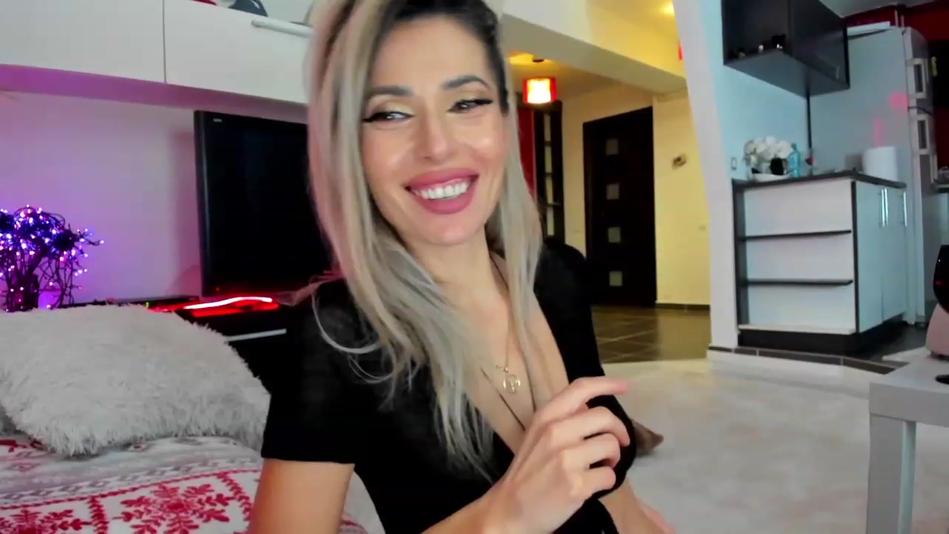 Gallery image thumbnail from SmileyTinaa's myfreecams stream on, 01/27/2024, 04:00 image 13 of 20