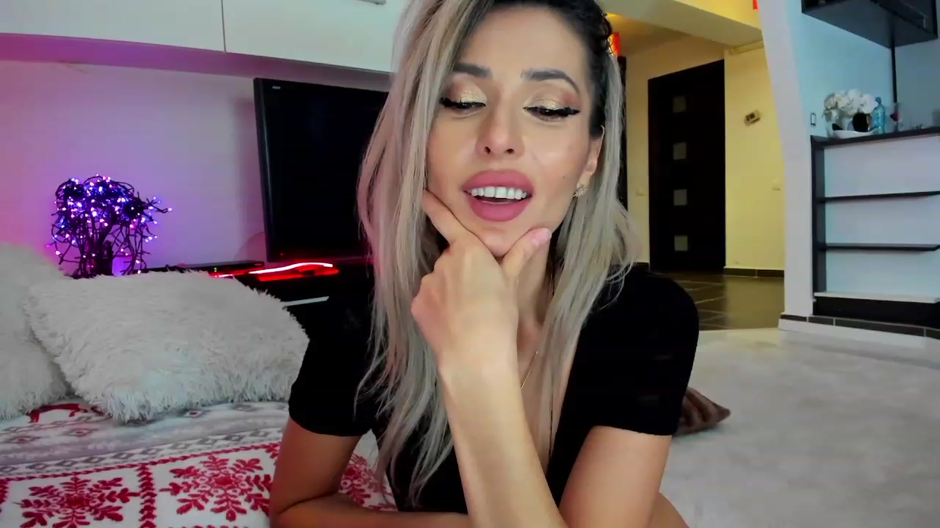 Gallery image thumbnail from SmileyTinaa's myfreecams stream on, 01/27/2024, 04:00 image 15 of 20