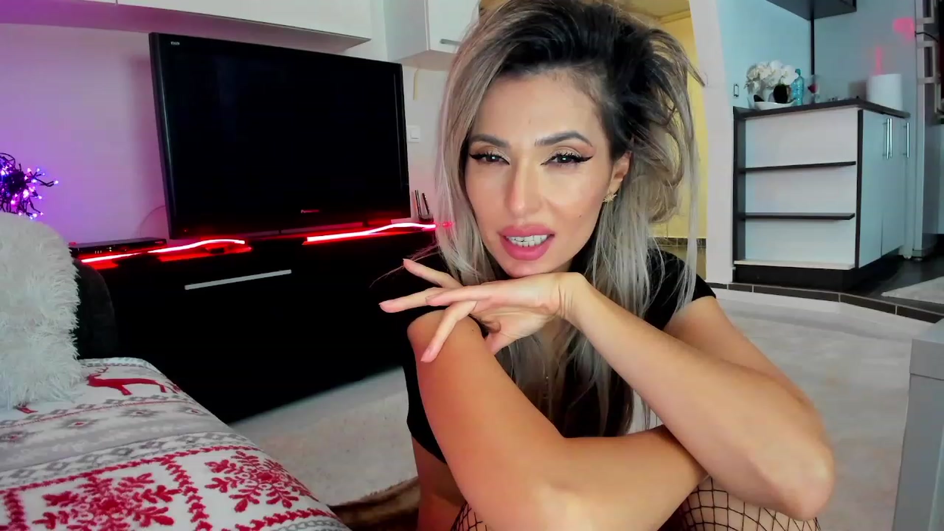 Gallery image thumbnail from SmileyTinaa's myfreecams stream on, 01/27/2024, 06:38 image 10 of 20