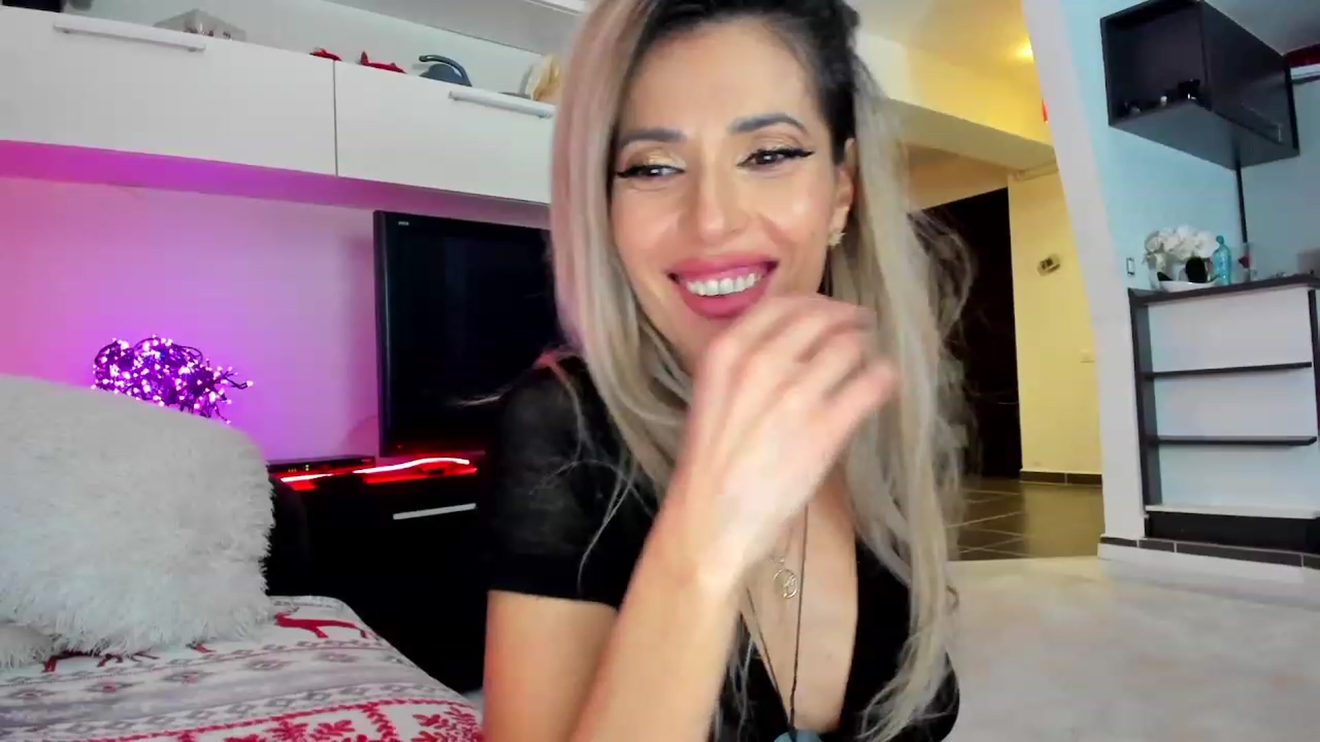 Gallery image thumbnail from SmileyTinaa's myfreecams stream on, 01/27/2024, 06:38 image 18 of 20