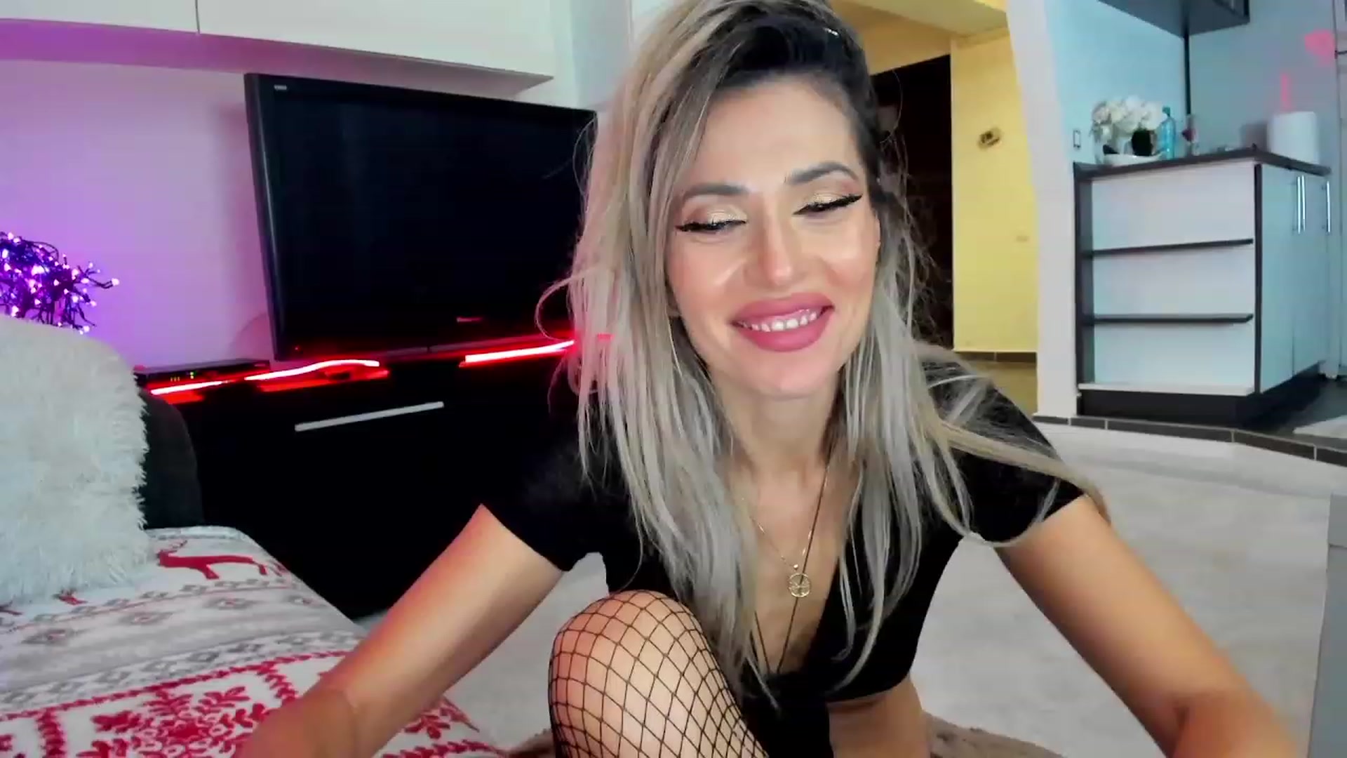 Gallery image thumbnail from SmileyTinaa's myfreecams stream on, 01/27/2024, 06:38 image 1 of 20