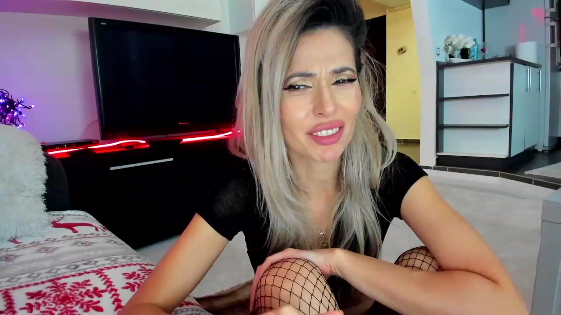 Gallery image thumbnail from SmileyTinaa's myfreecams stream on, 01/27/2024, 06:38 image 16 of 20