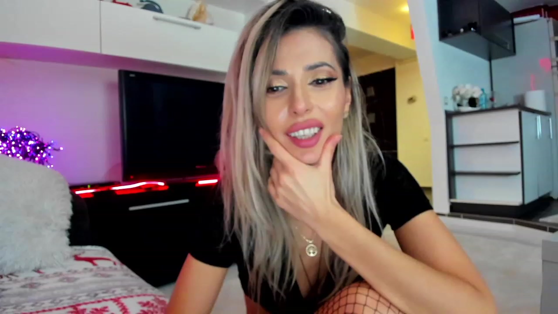 Gallery image thumbnail from SmileyTinaa's myfreecams stream on, 01/27/2024, 06:38 image 7 of 20