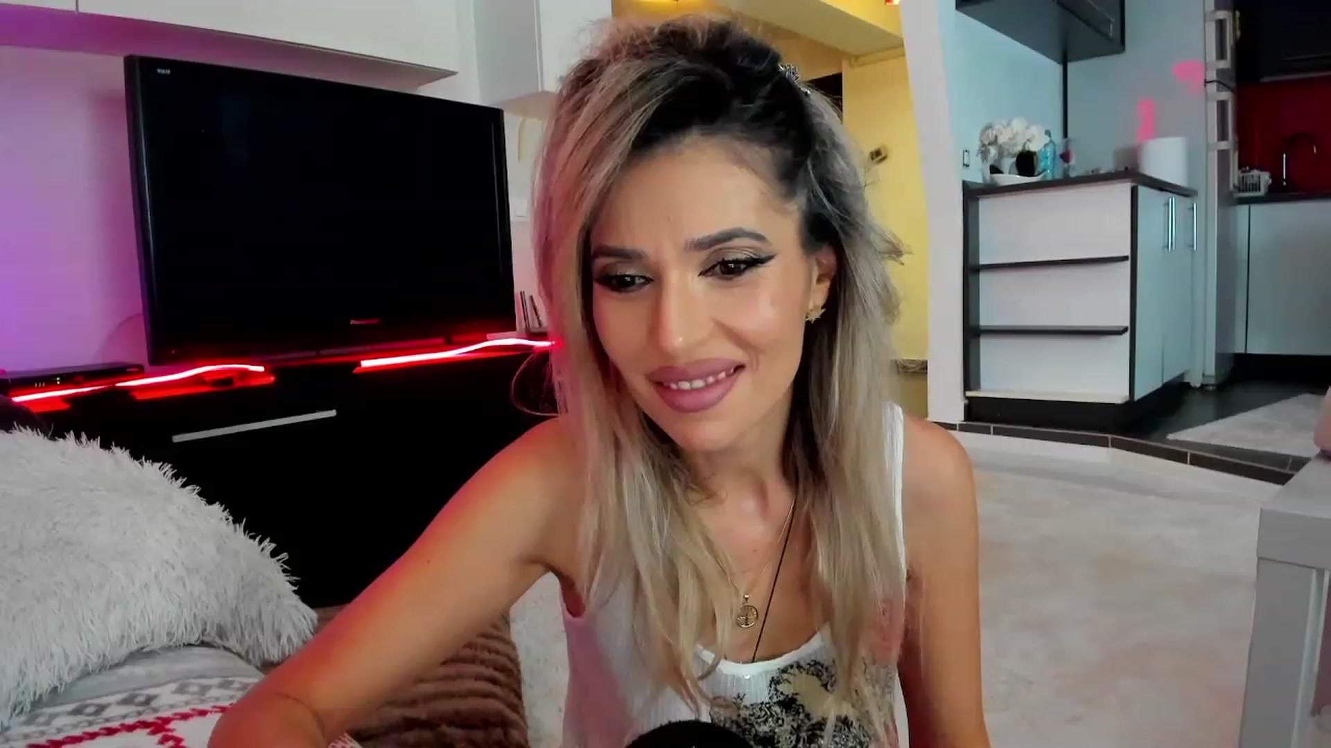 Gallery image thumbnail from SmileyTinaa's myfreecams stream on, 01/29/2024, 22:52 image 4 of 20