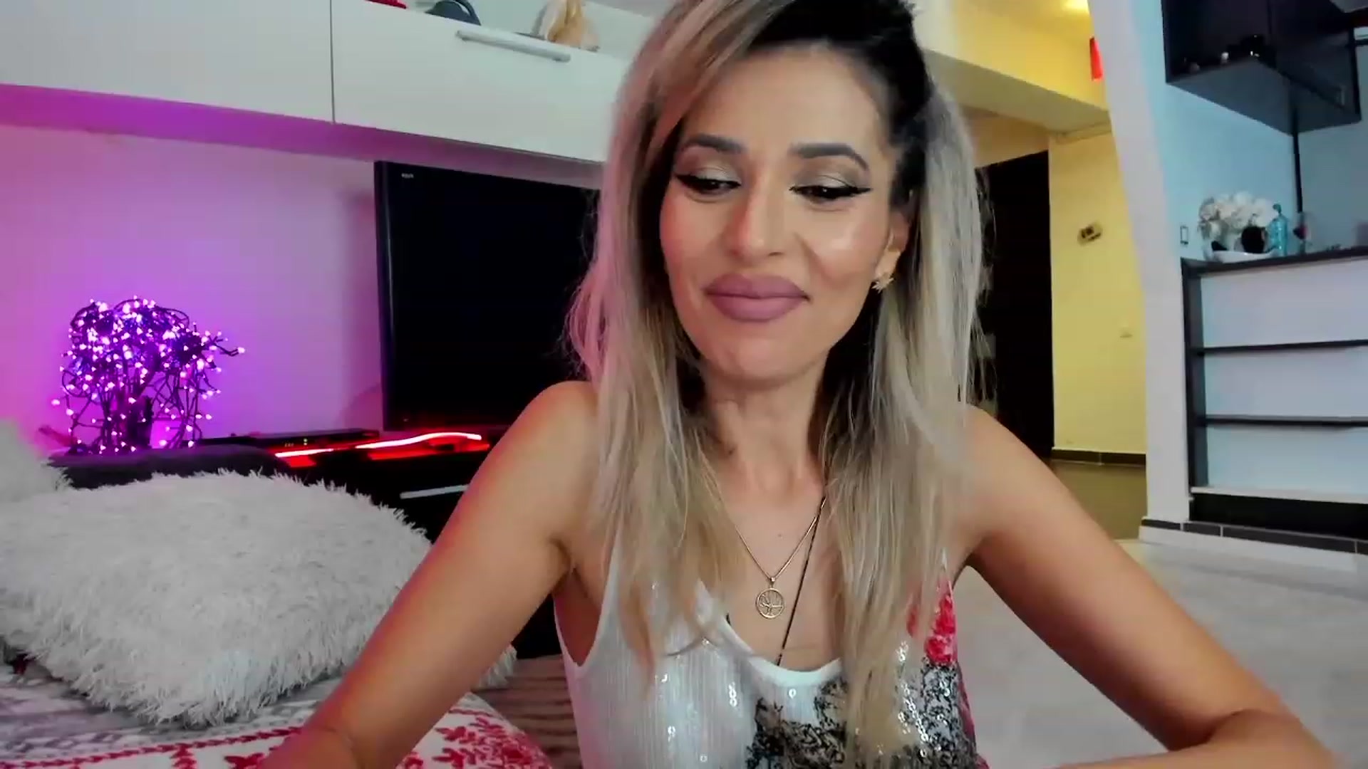 Gallery image thumbnail from SmileyTinaa's myfreecams stream on, 01/29/2024, 22:52 image 11 of 20