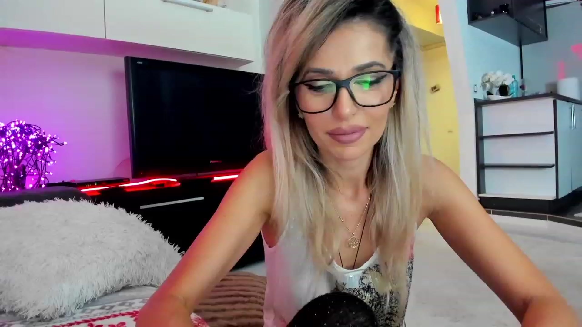 Gallery image thumbnail from SmileyTinaa's myfreecams stream on, 01/29/2024, 22:52 image 18 of 20