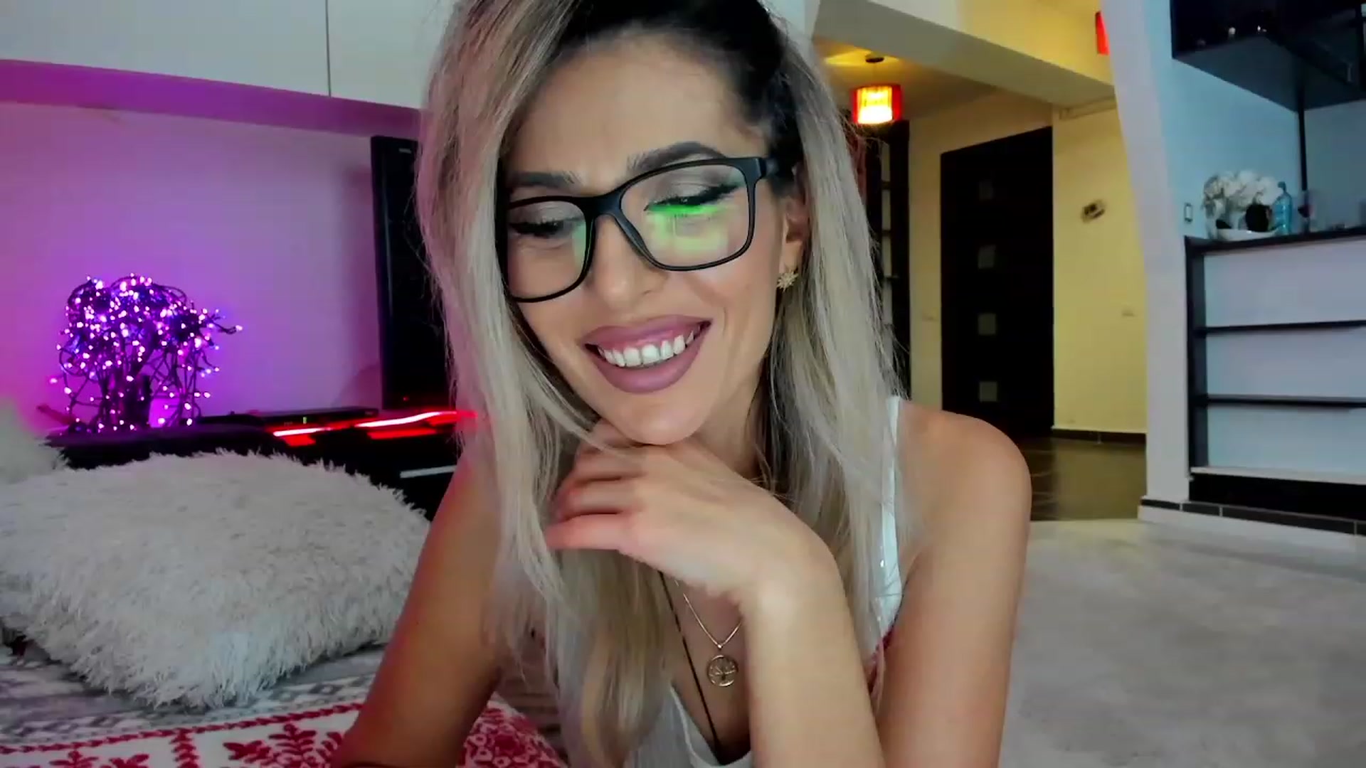 Gallery image thumbnail from SmileyTinaa's myfreecams stream on, 01/29/2024, 22:52 image 14 of 20