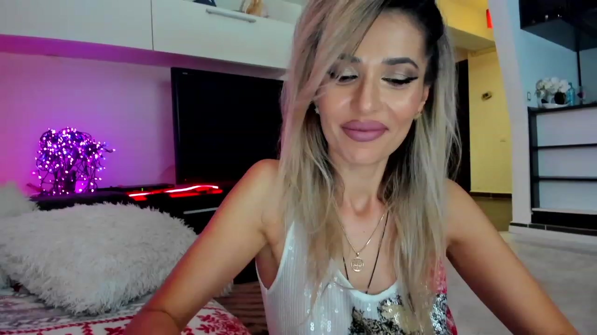 Gallery image thumbnail from SmileyTinaa's myfreecams stream on, 01/29/2024, 22:52 image 17 of 20