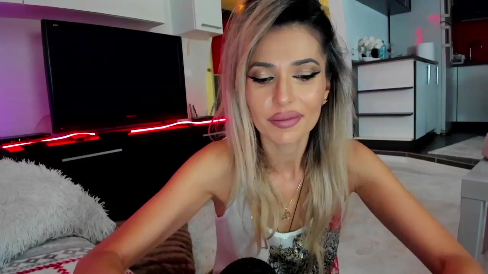Gallery image thumbnail from SmileyTinaa's myfreecams stream on, 01/29/2024, 22:52 image 1 of 20