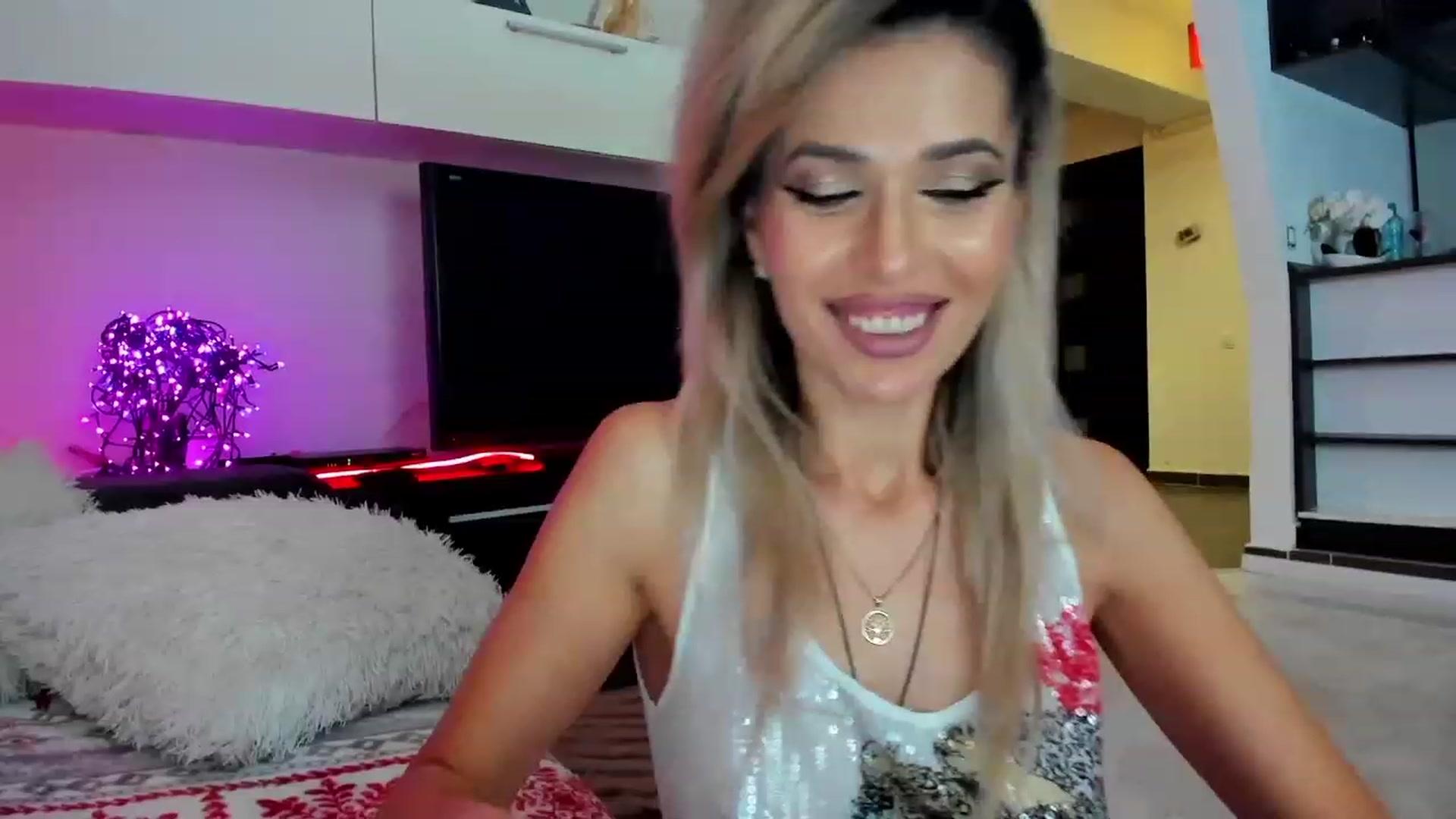 Gallery image thumbnail from SmileyTinaa's myfreecams stream on, 01/29/2024, 22:52 image 15 of 20