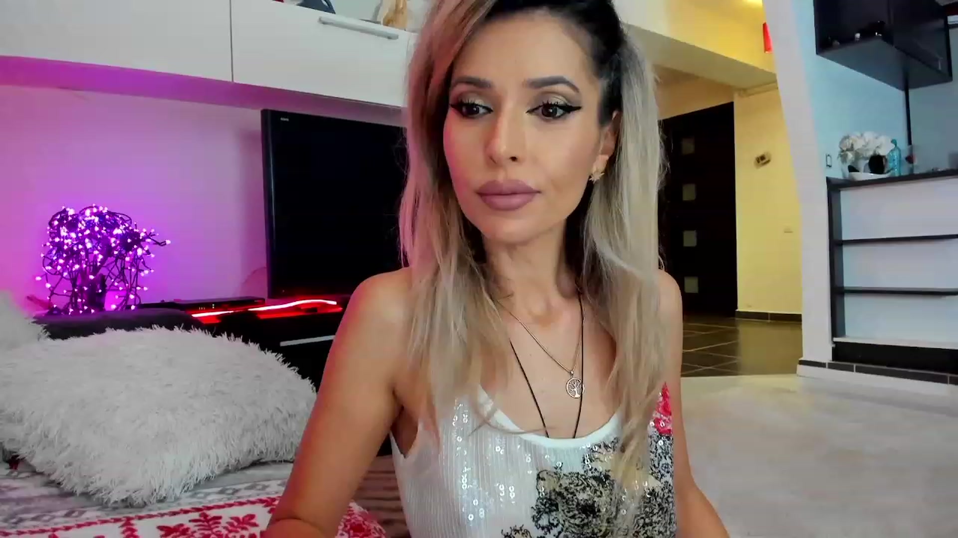 Gallery image thumbnail from SmileyTinaa's myfreecams stream on, 01/29/2024, 22:52 image 9 of 20