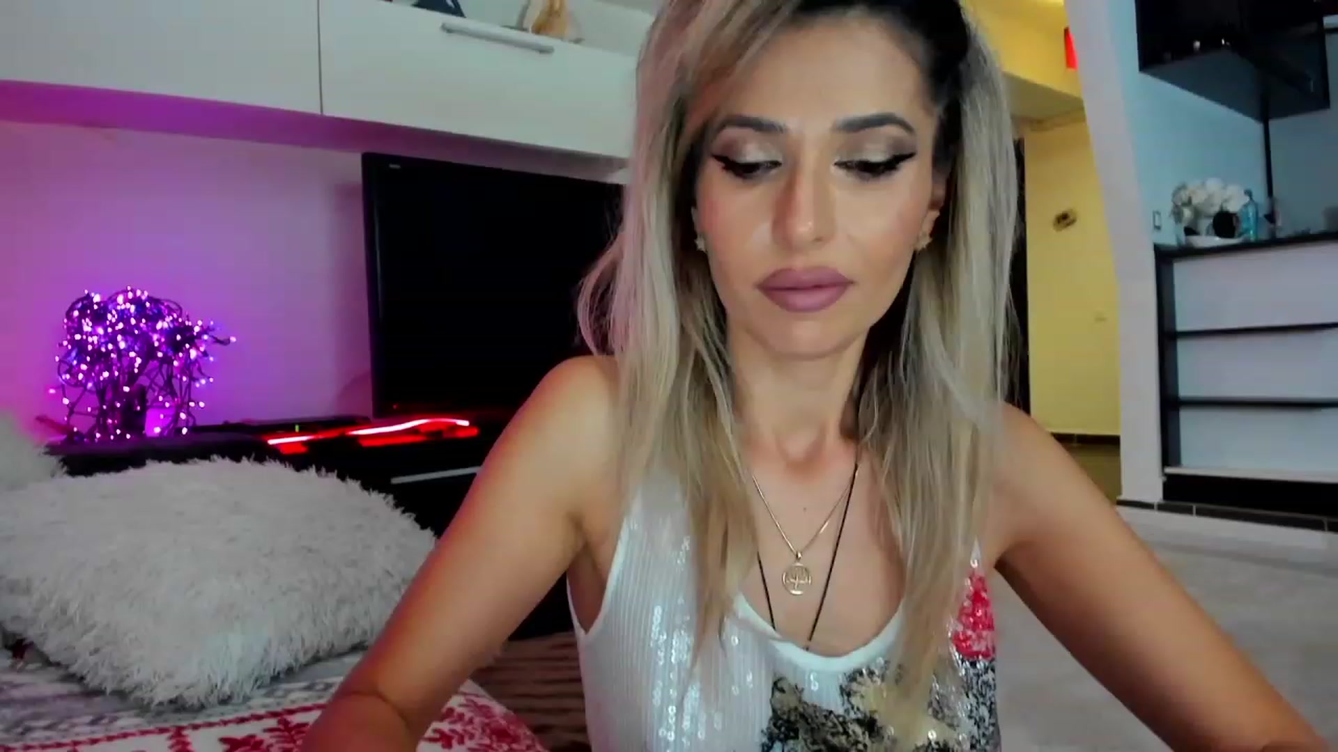 Gallery image thumbnail from SmileyTinaa's myfreecams stream on, 01/29/2024, 22:52 image 12 of 20