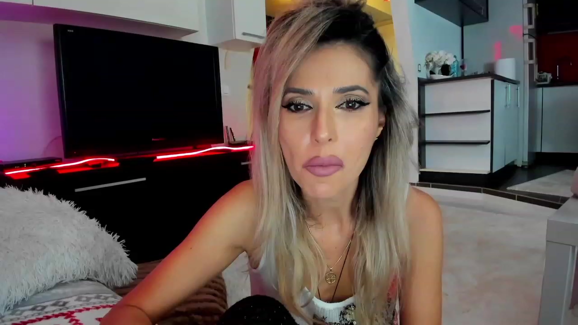 Gallery image thumbnail from SmileyTinaa's myfreecams stream on, 01/29/2024, 22:52 image 6 of 20