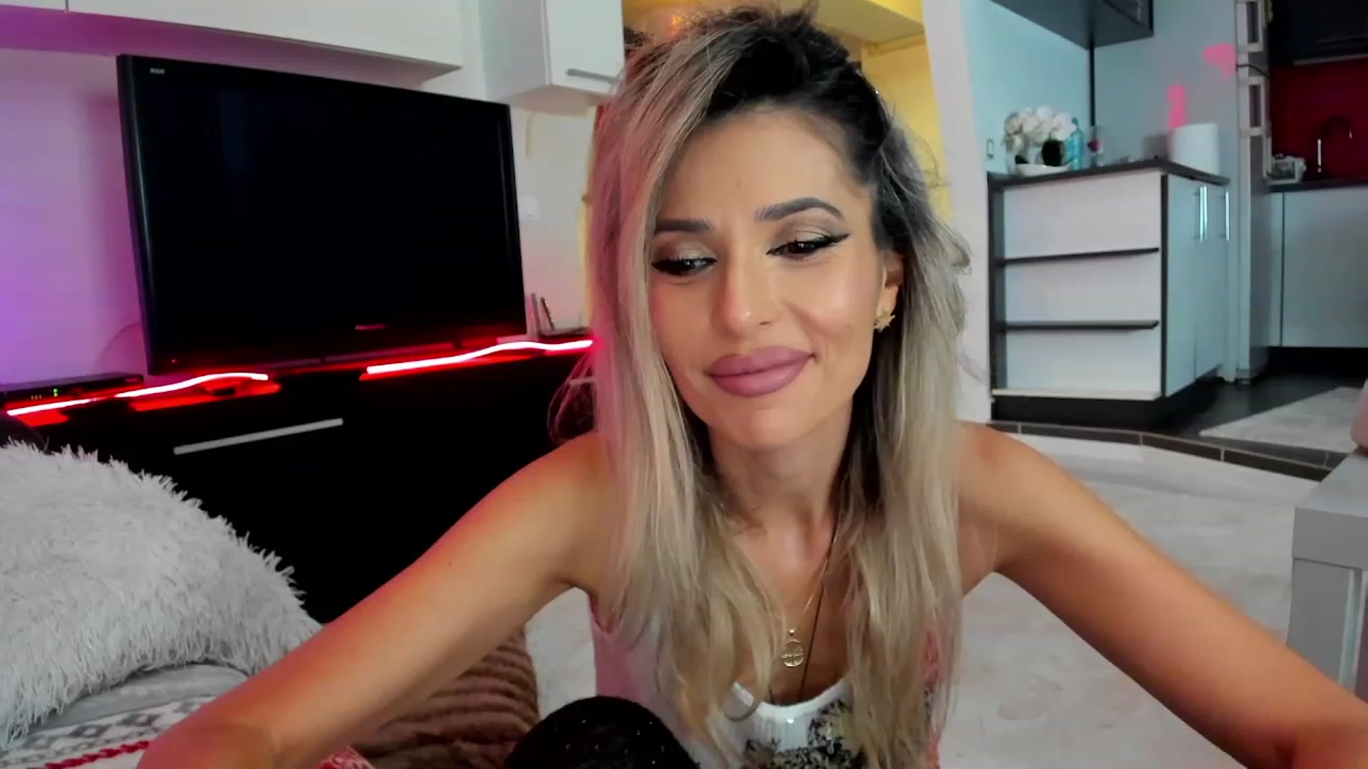 Gallery image thumbnail from SmileyTinaa's myfreecams stream on, 01/29/2024, 22:52 image 5 of 20