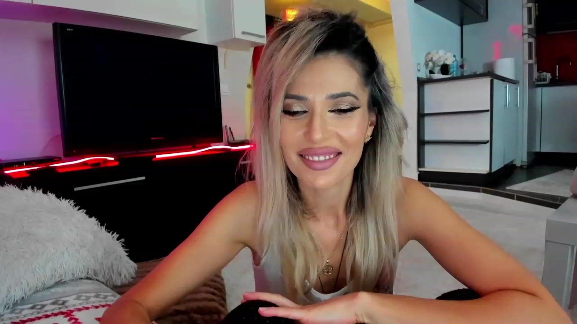 Gallery image thumbnail from SmileyTinaa's myfreecams stream on, 01/29/2024, 22:52 image 7 of 20