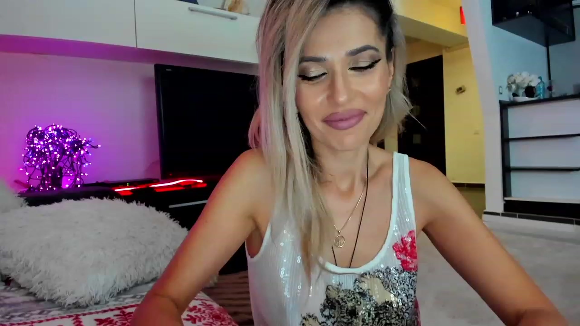 Gallery image thumbnail from SmileyTinaa's myfreecams stream on, 01/29/2024, 22:52 image 8 of 20