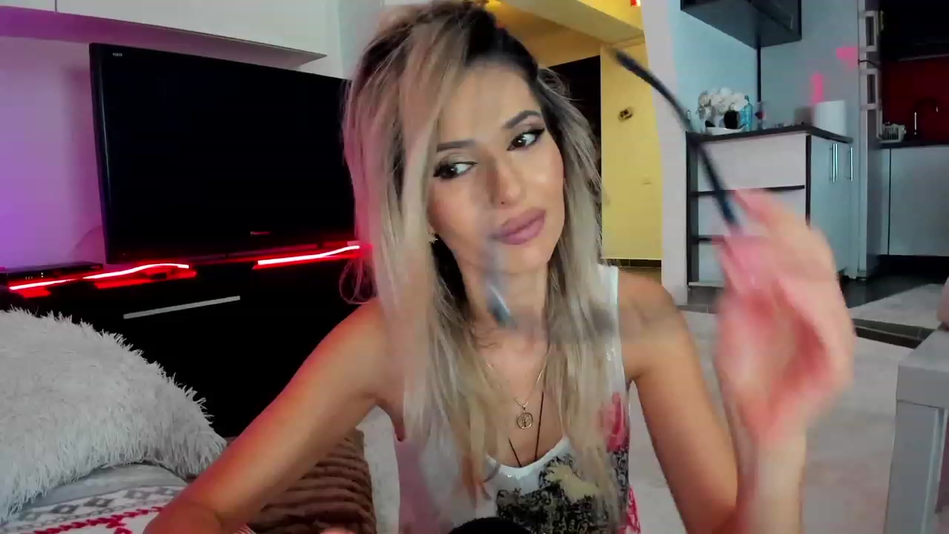 Gallery image thumbnail from SmileyTinaa's myfreecams stream on, 01/29/2024, 22:52 image 3 of 20