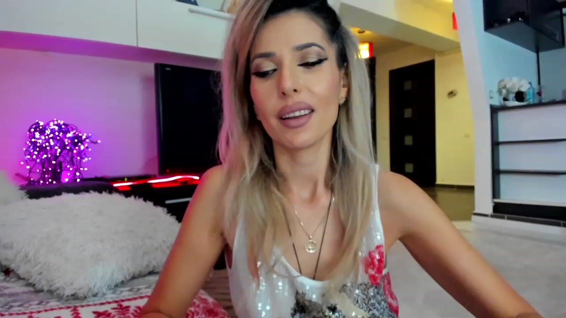 Gallery image thumbnail from SmileyTinaa's myfreecams stream on, 01/29/2024, 22:52 image 10 of 20