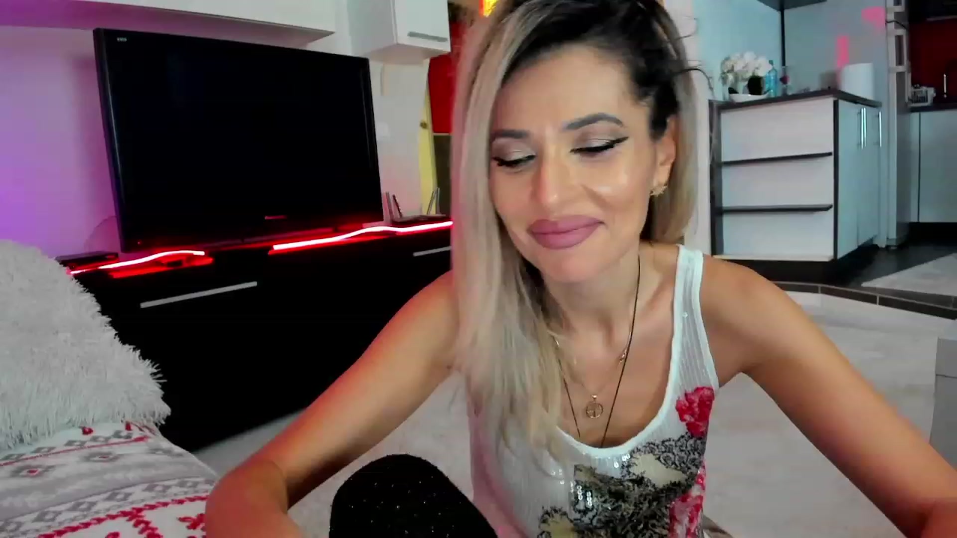 Gallery image thumbnail from SmileyTinaa's myfreecams stream on, 01/30/2024, 02:22 image 3 of 20