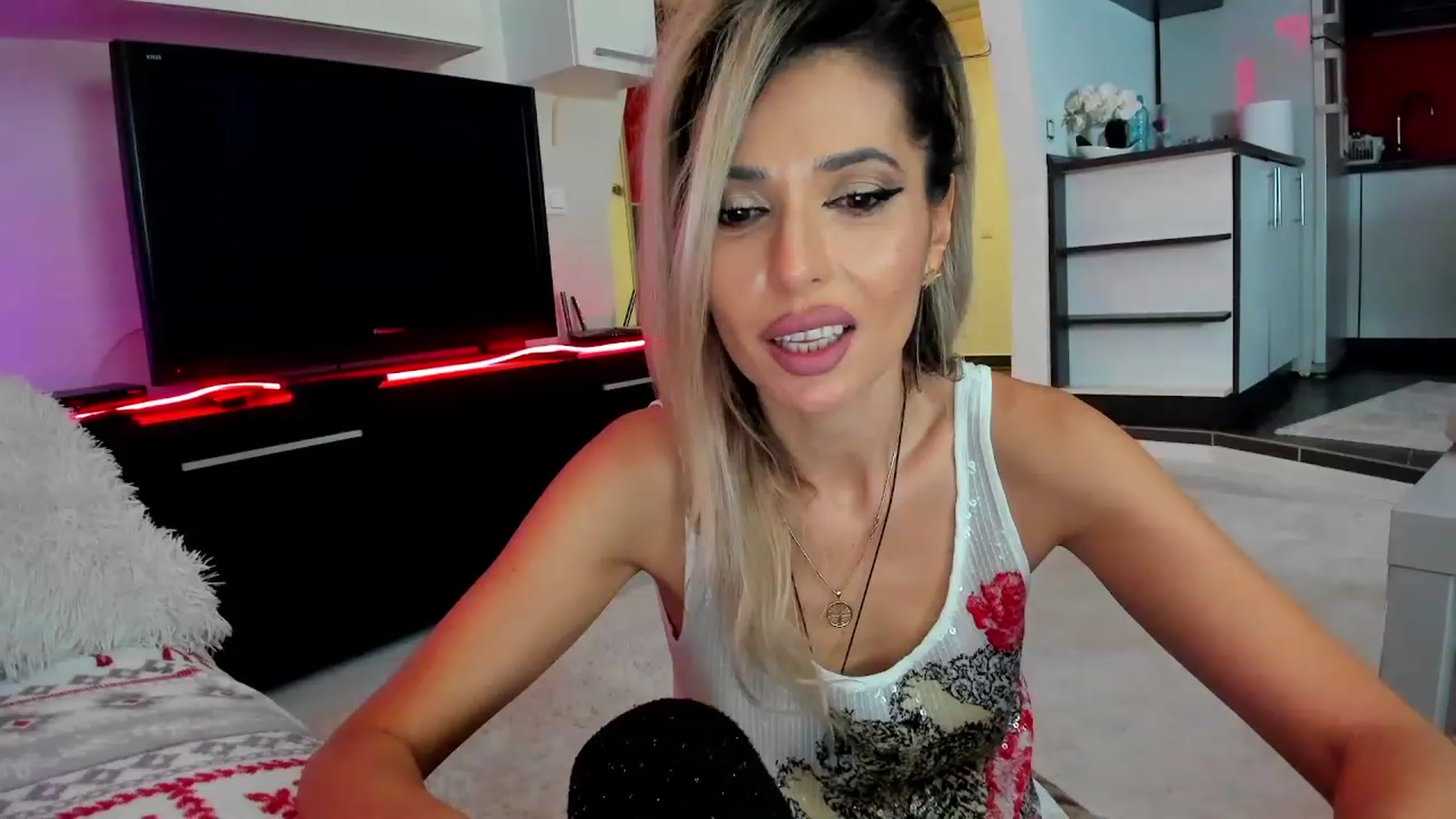 Gallery image thumbnail from SmileyTinaa's myfreecams stream on, 01/30/2024, 02:22 image 18 of 20