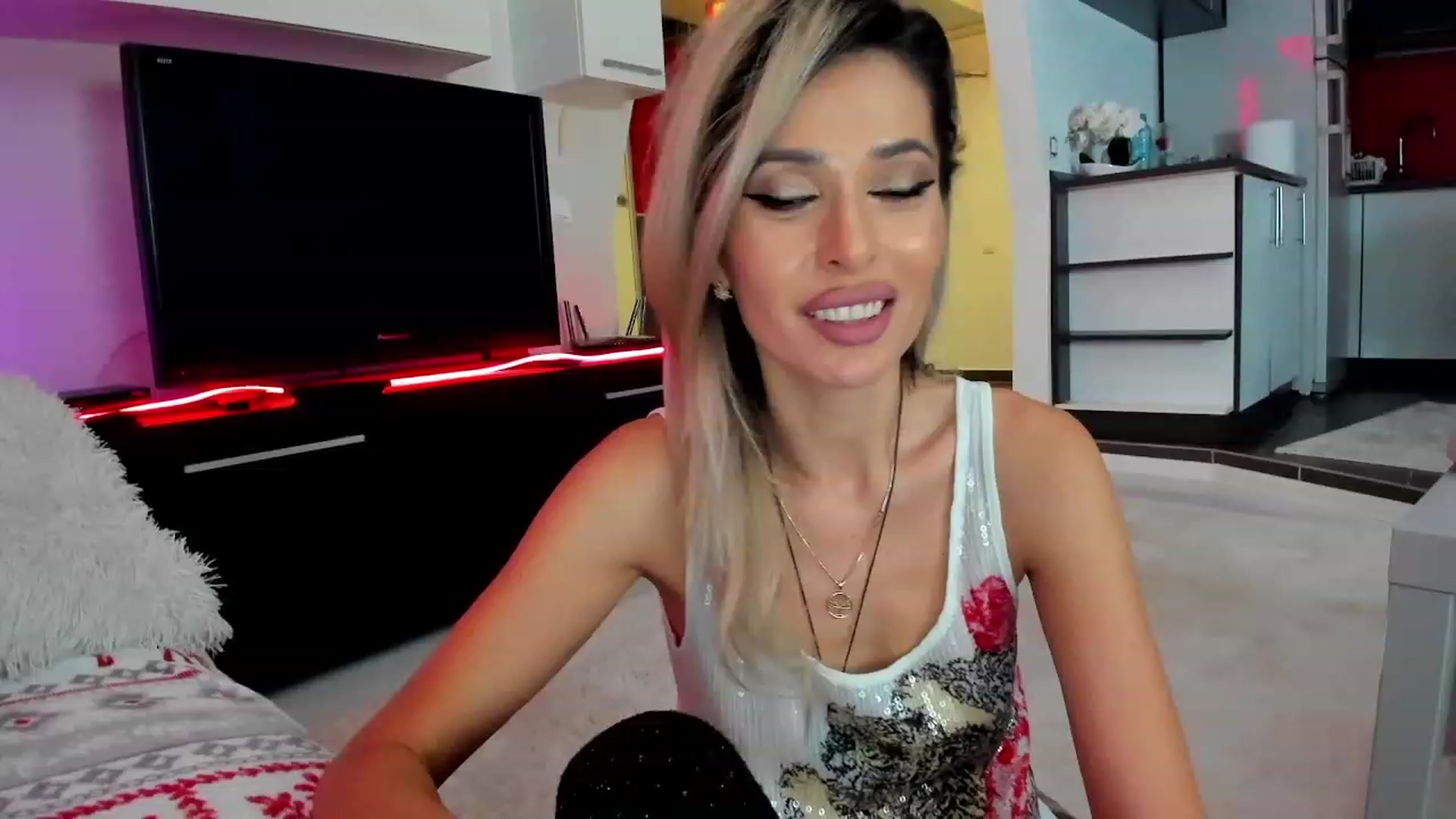 Gallery image thumbnail from SmileyTinaa's myfreecams stream on, 01/30/2024, 02:22 image 19 of 20
