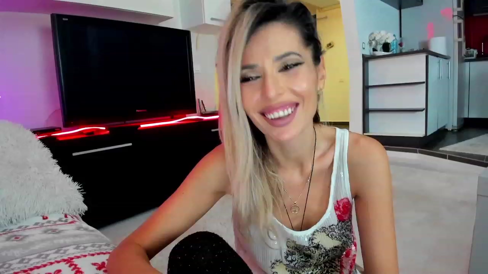Gallery image thumbnail from SmileyTinaa's myfreecams stream on, 01/30/2024, 02:22 image 5 of 20