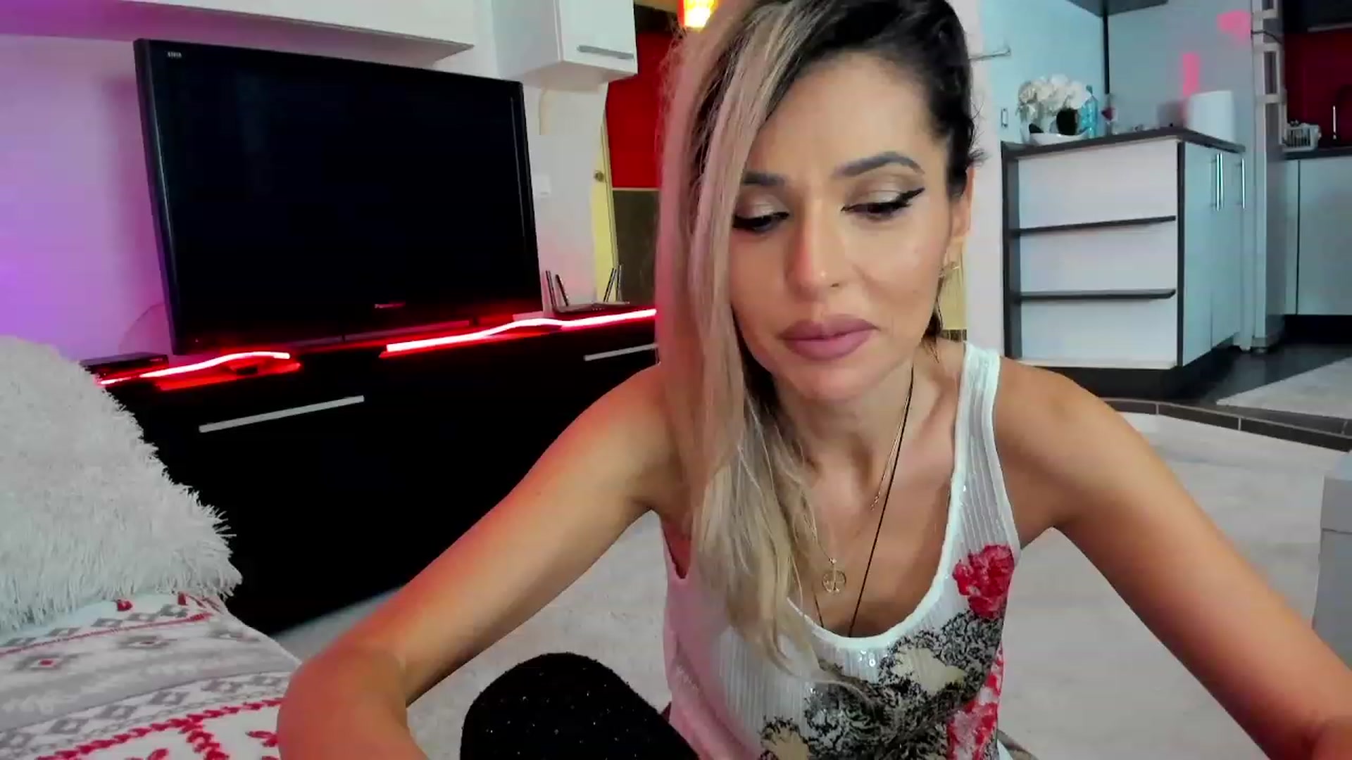 Gallery image thumbnail from SmileyTinaa's myfreecams stream on, 01/30/2024, 02:22 image 6 of 20