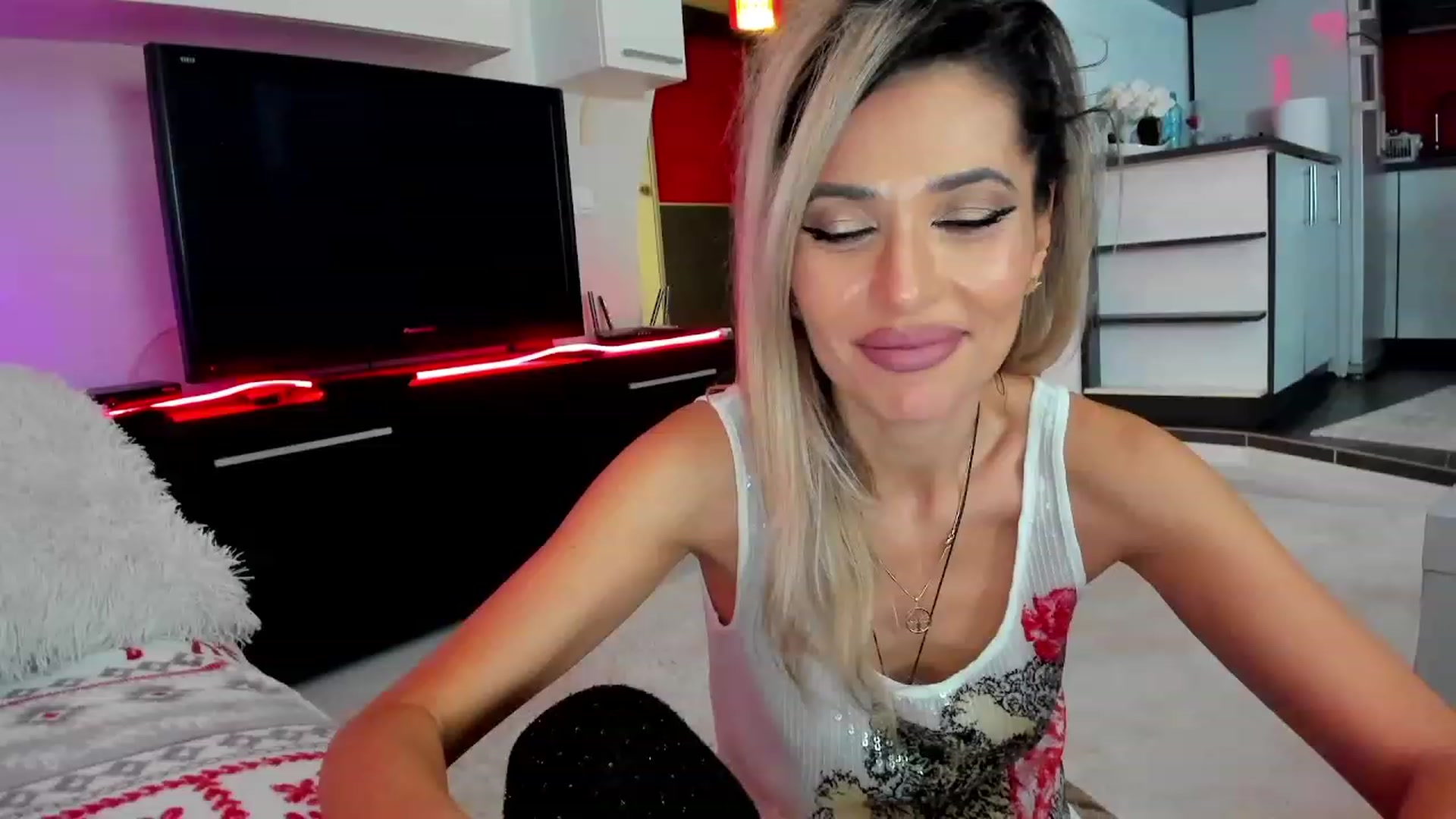 Gallery image thumbnail from SmileyTinaa's myfreecams stream on, 01/30/2024, 02:22 image 1 of 20