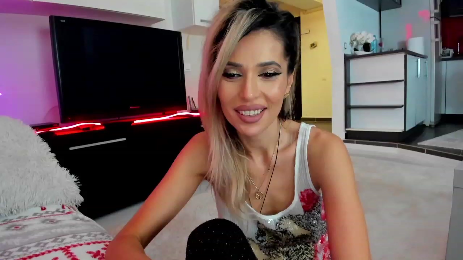 Gallery image thumbnail from SmileyTinaa's myfreecams stream on, 01/30/2024, 02:22 image 10 of 20