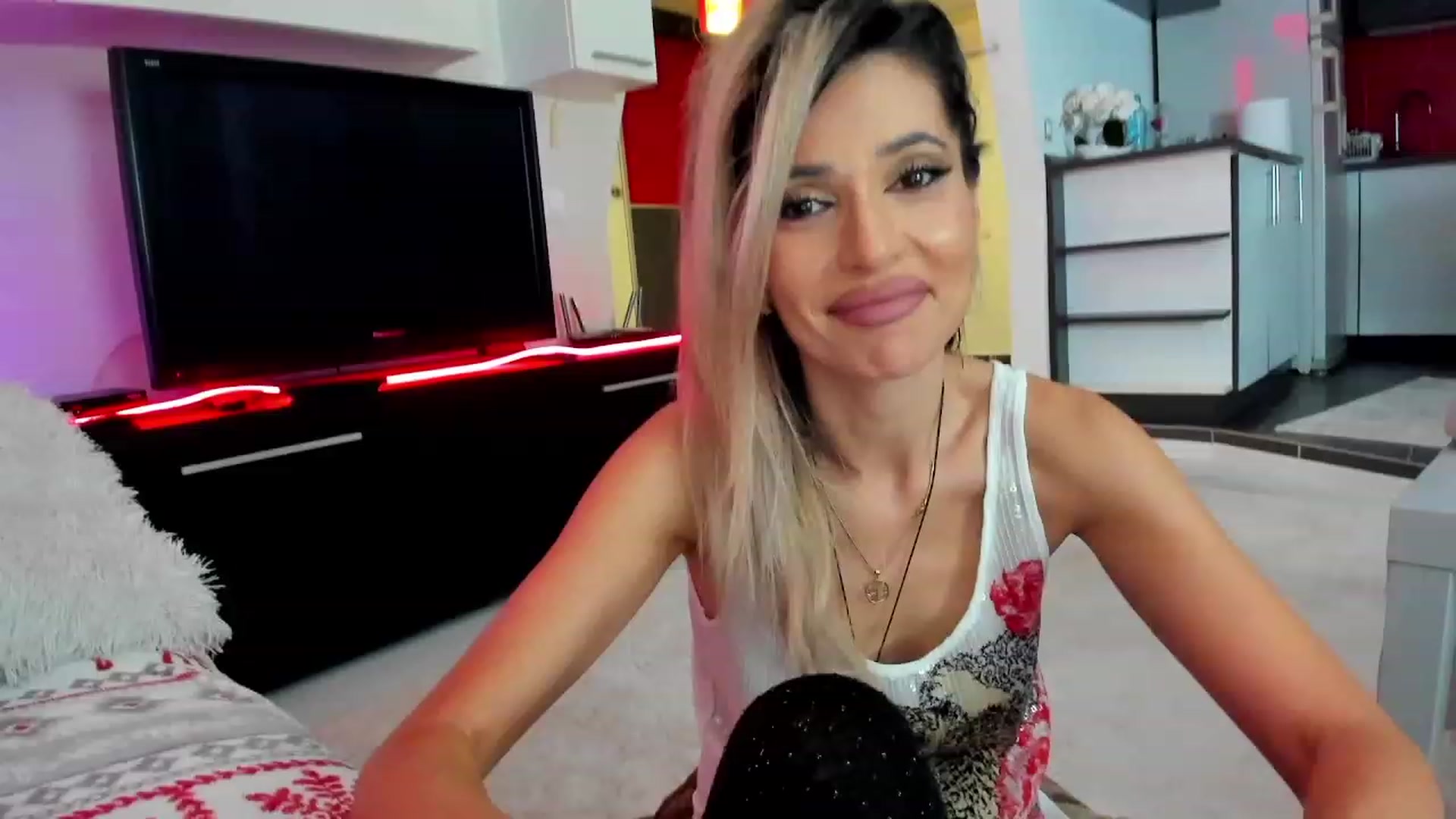 Gallery image thumbnail from SmileyTinaa's myfreecams stream on, 01/30/2024, 02:22 image 15 of 20