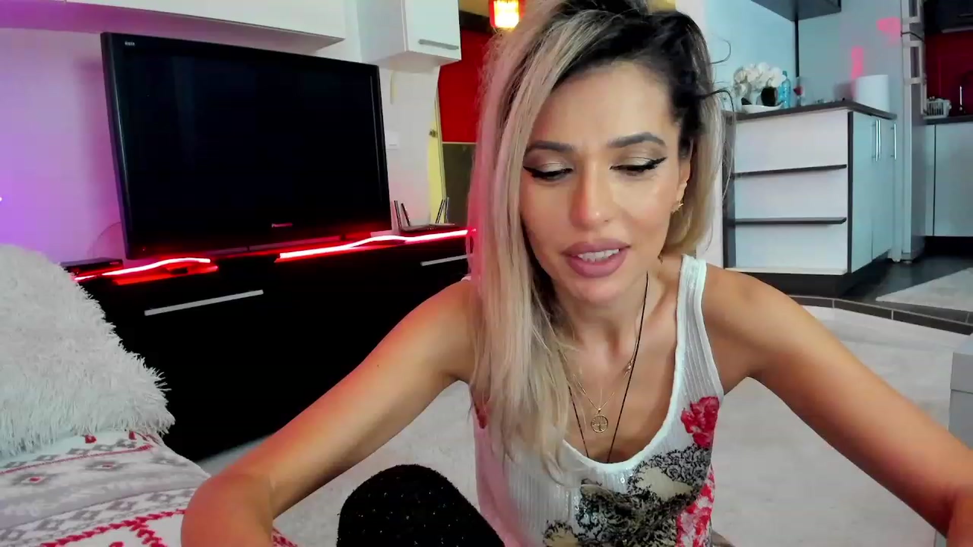 Gallery image thumbnail from SmileyTinaa's myfreecams stream on, 01/30/2024, 02:22 image 2 of 20
