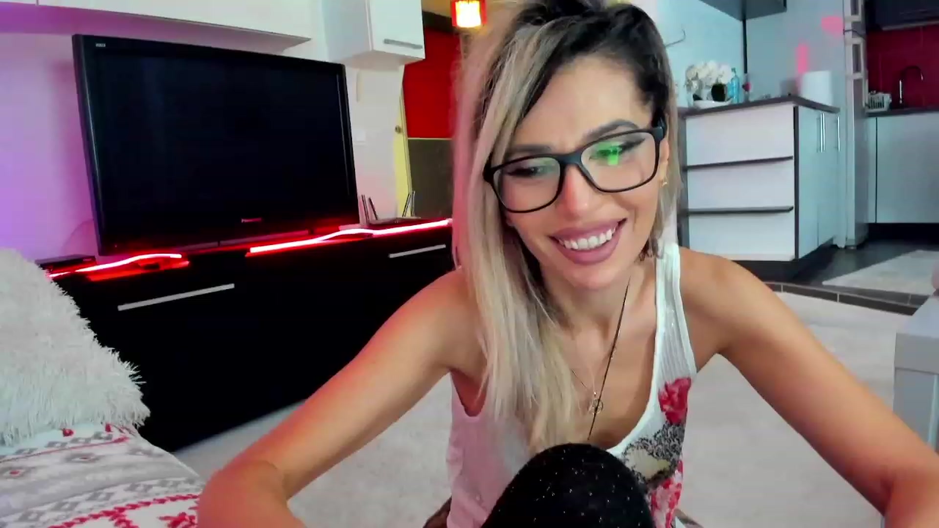 Gallery image thumbnail from SmileyTinaa's myfreecams stream on, 01/30/2024, 02:22 image 20 of 20
