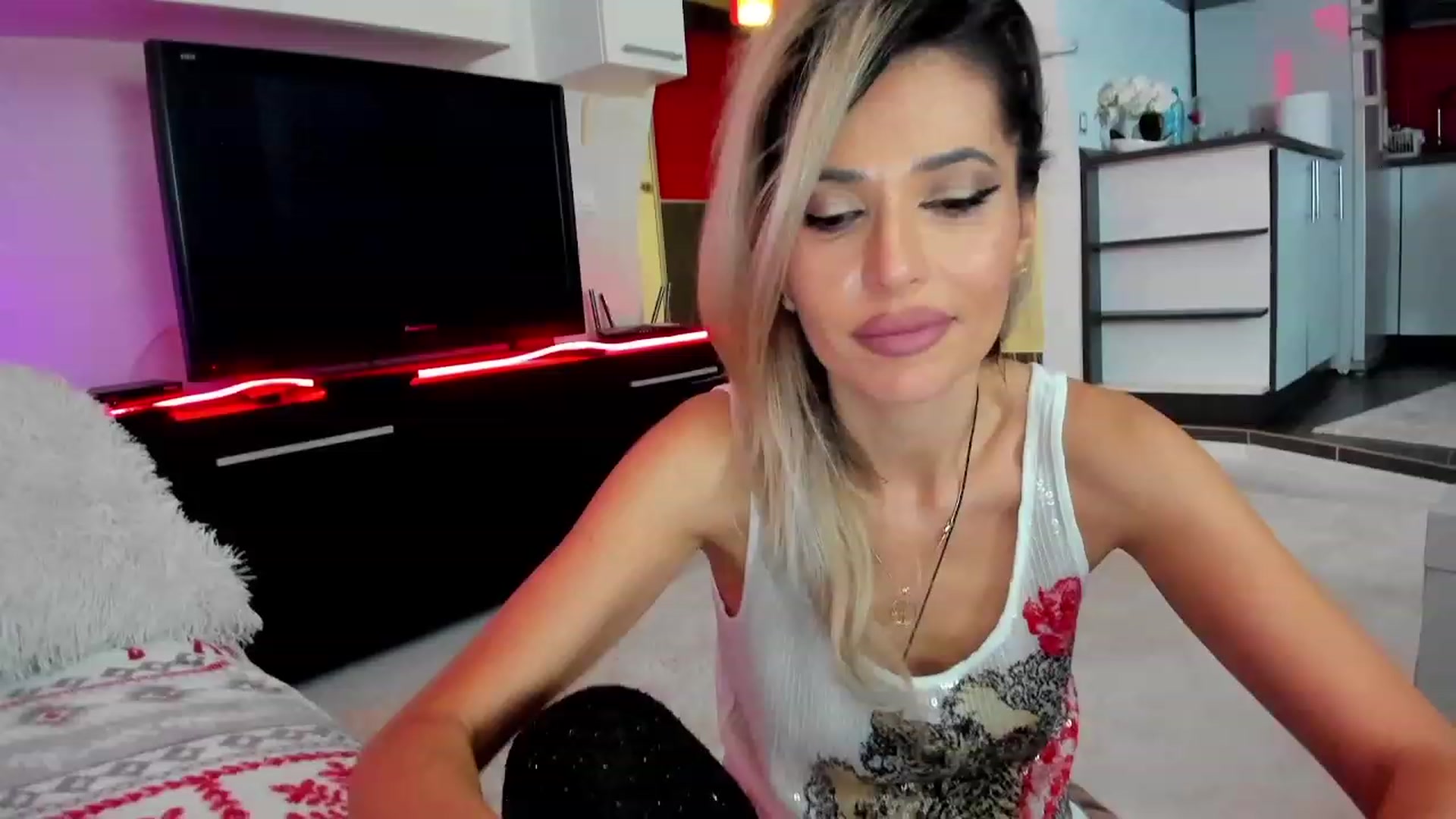 Gallery image thumbnail from SmileyTinaa's myfreecams stream on, 01/30/2024, 02:22 image 13 of 20