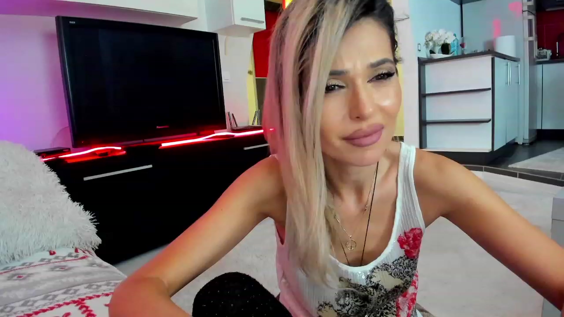 Gallery image thumbnail from SmileyTinaa's myfreecams stream on, 01/30/2024, 02:22 image 7 of 20