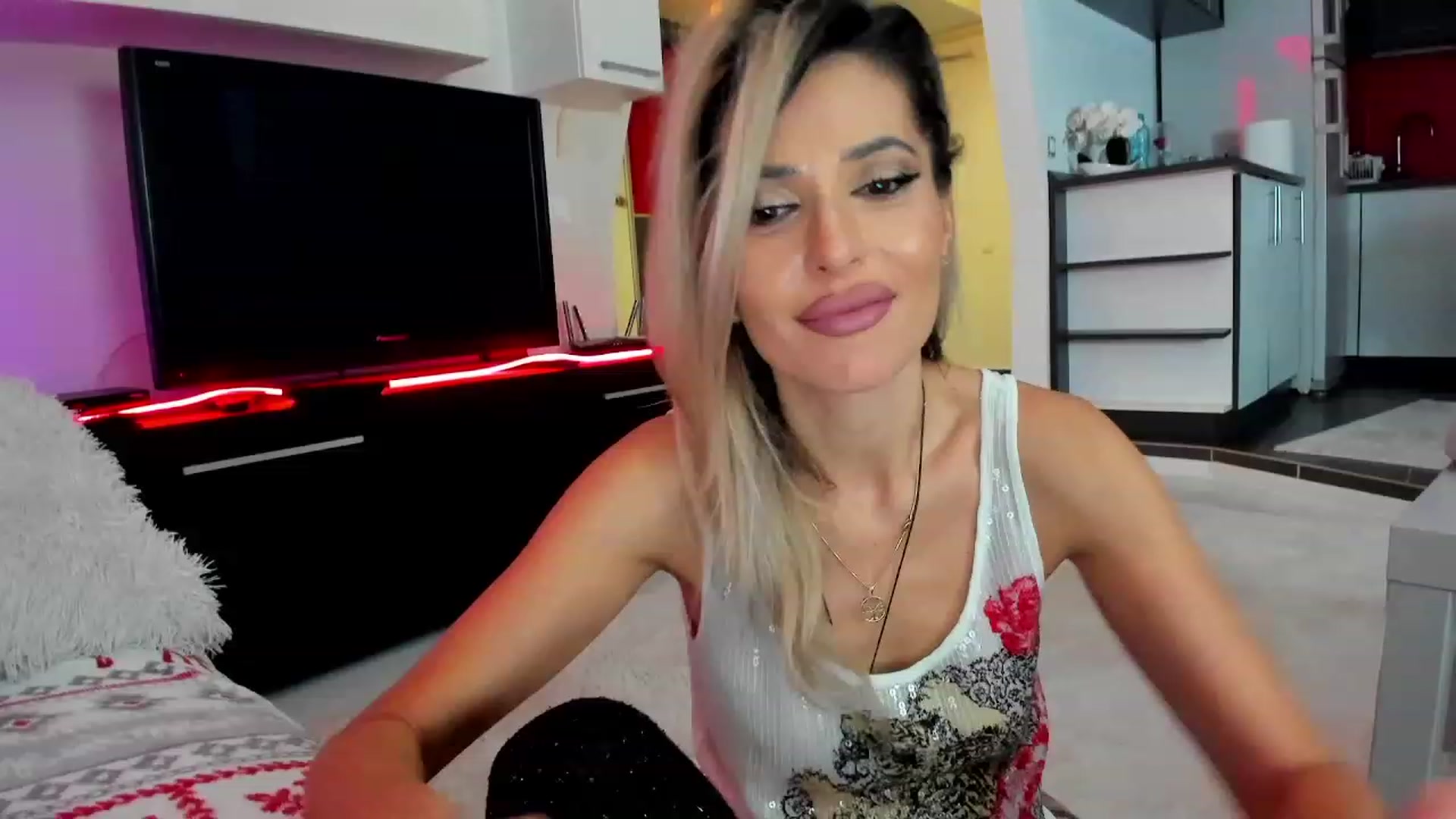 Gallery image thumbnail from SmileyTinaa's myfreecams stream on, 01/30/2024, 02:22 image 14 of 20