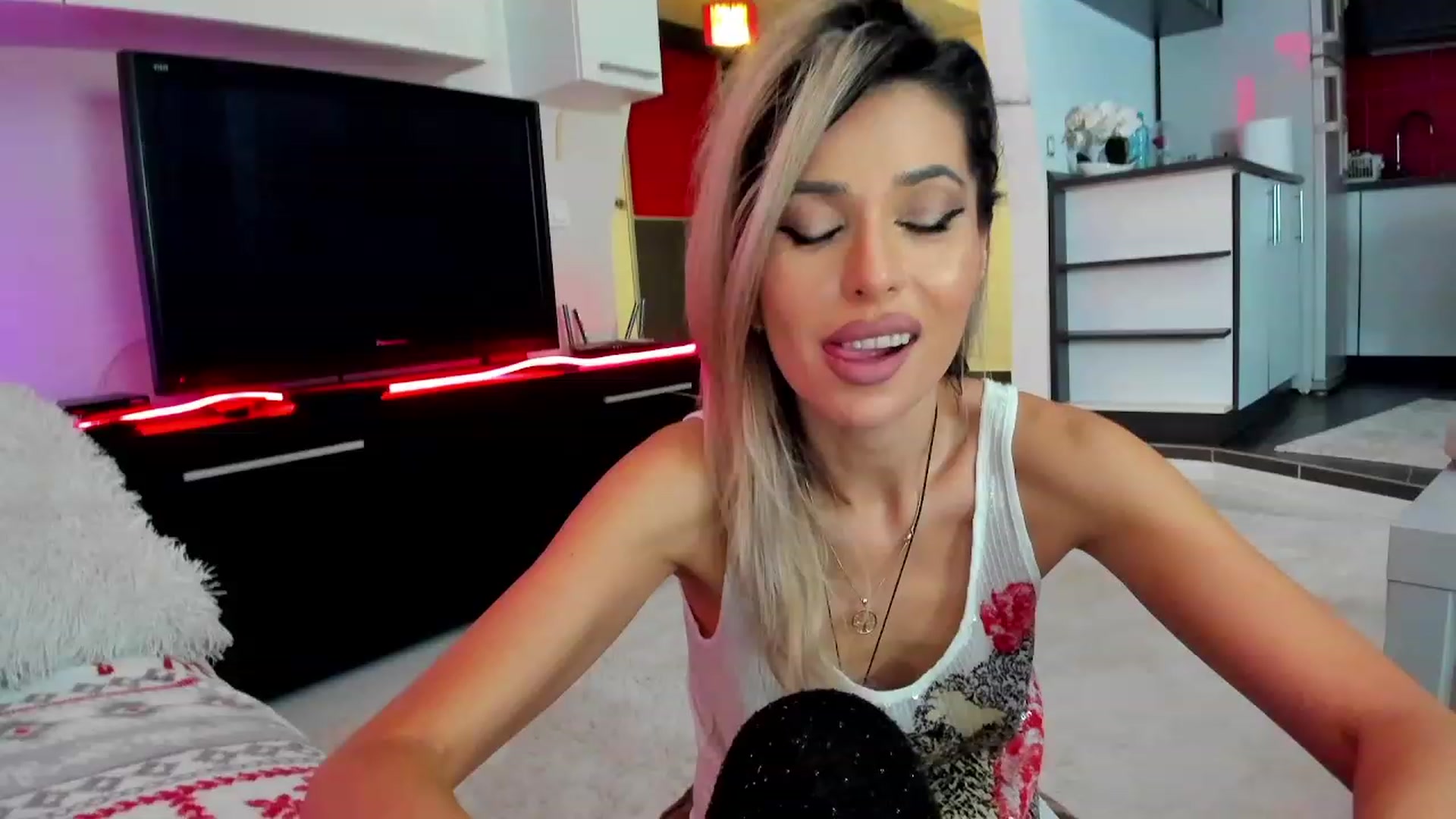 Gallery image thumbnail from SmileyTinaa's myfreecams stream on, 01/30/2024, 02:22 image 16 of 20