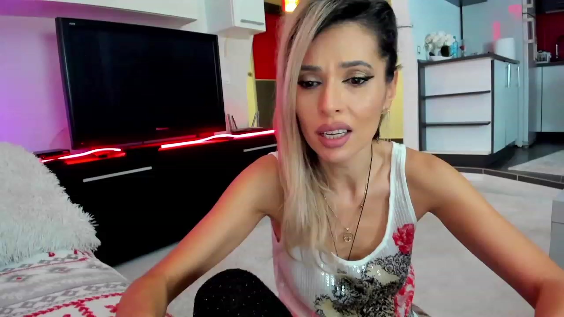 Gallery image thumbnail from SmileyTinaa's myfreecams stream on, 01/30/2024, 02:22 image 4 of 20