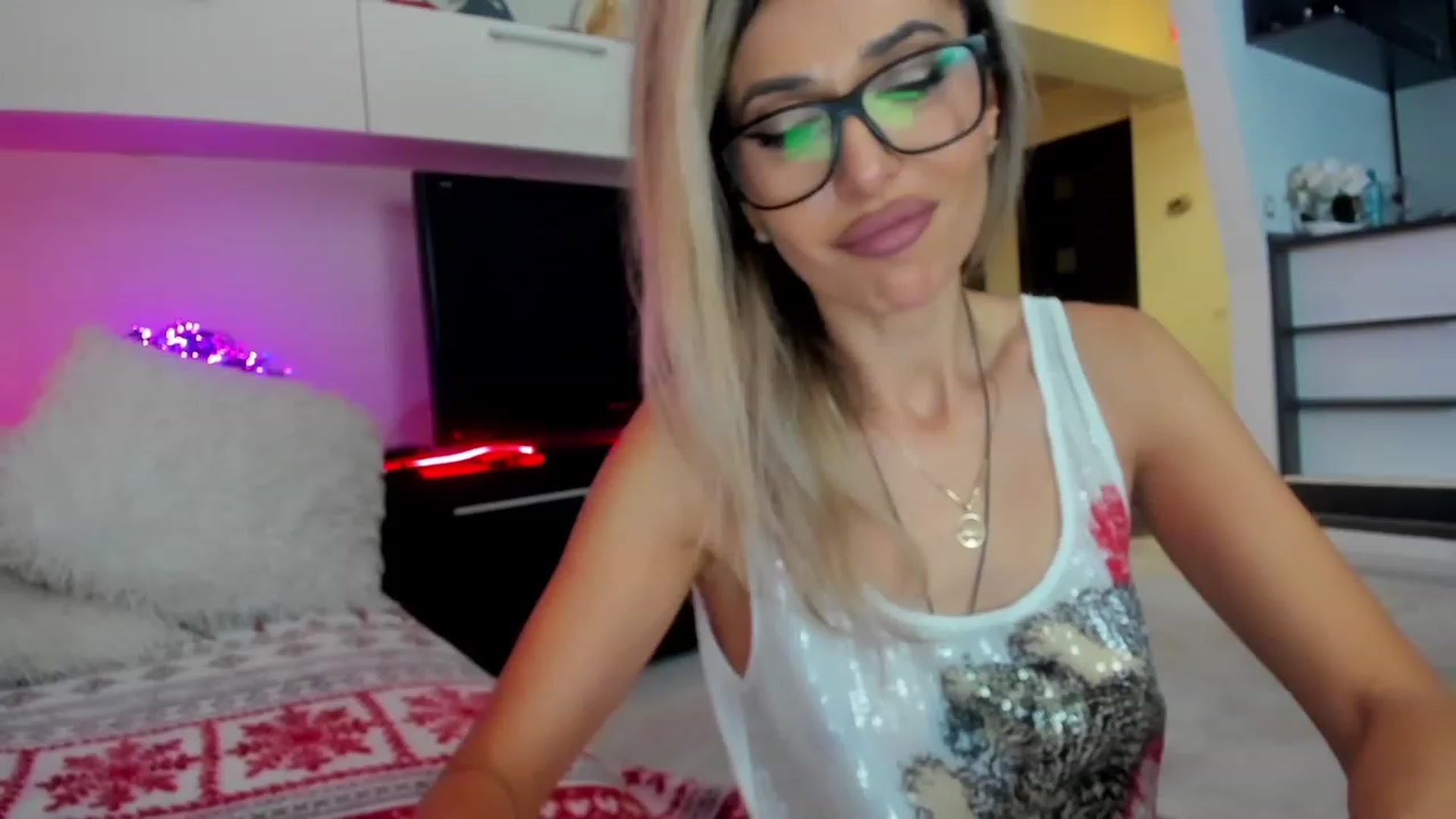 Gallery image thumbnail from SmileyTinaa's myfreecams stream on, 01/30/2024, 03:20 image 1 of 20