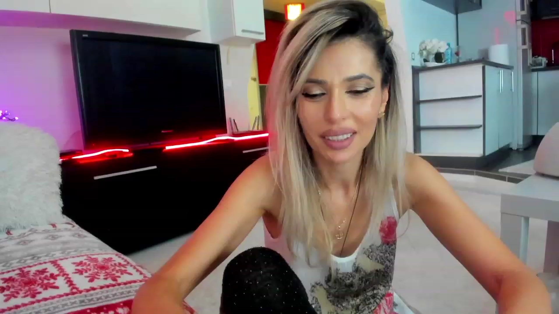 Gallery image thumbnail from SmileyTinaa's myfreecams stream on, 01/30/2024, 03:20 image 19 of 20