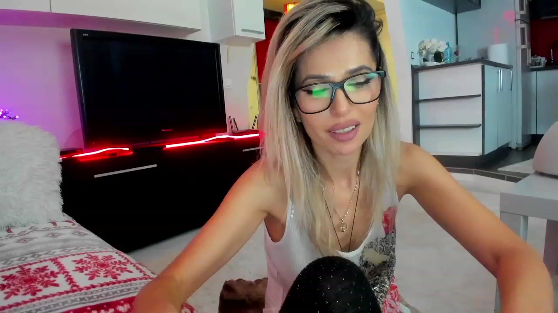 Gallery image thumbnail from SmileyTinaa's myfreecams stream on, 01/30/2024, 03:20 image 17 of 20